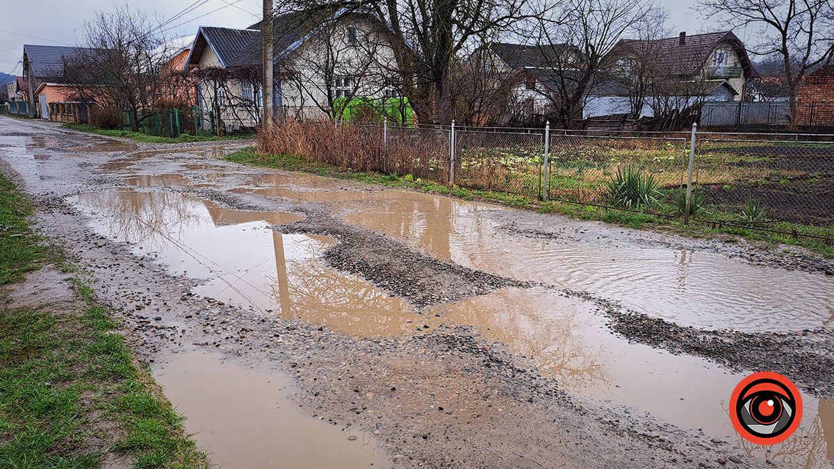 Вулиці неподалік парку Шевченка потопають у болоті 1