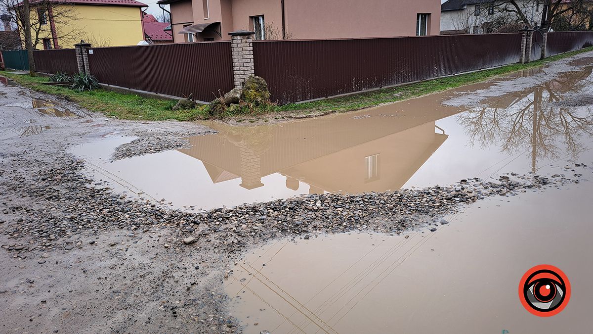 Вулиці неподалік парку Шевченка потопають у болоті 7
