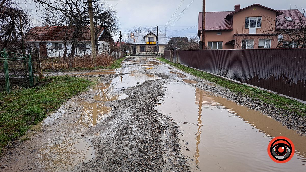 Вулиці неподалік парку Шевченка потопають у болоті 6