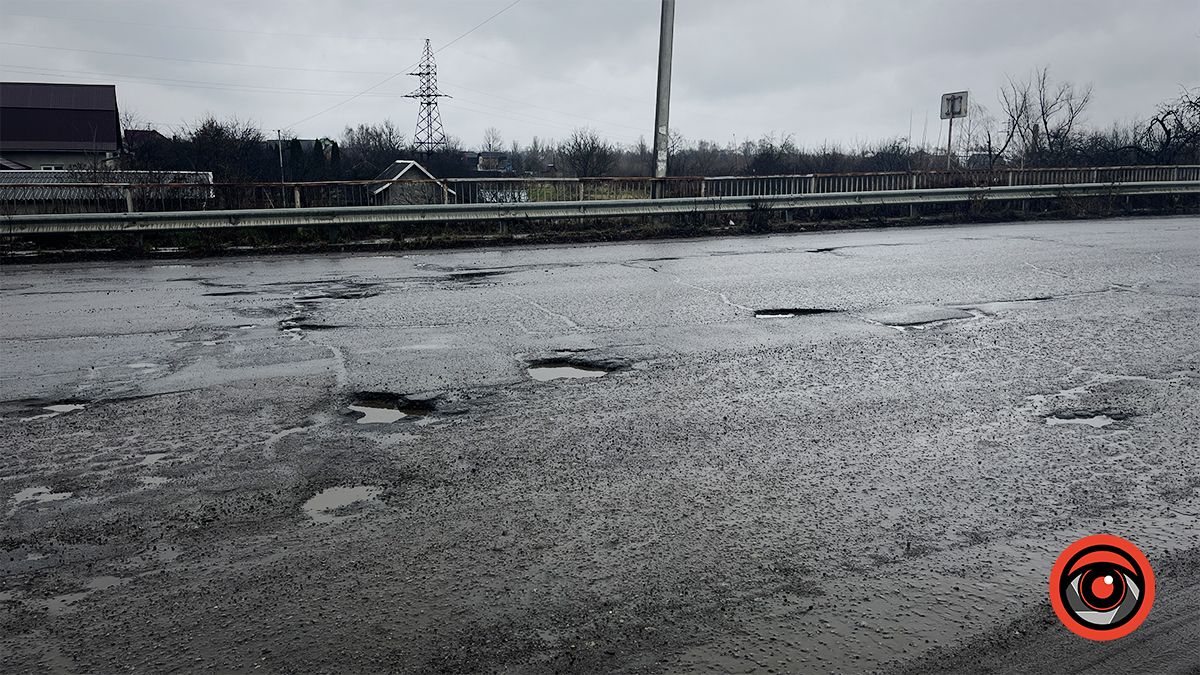 Ремонту як не було | дорога біля Вербізького мосту знову вкрилася ямами 1