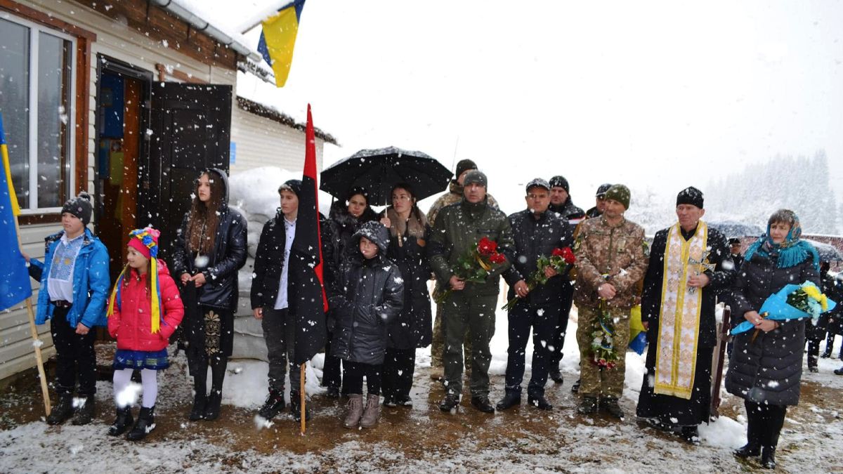 На Верховинщині відкрили меморіальну дошку загиблому воїну Василю Бойчуку 3