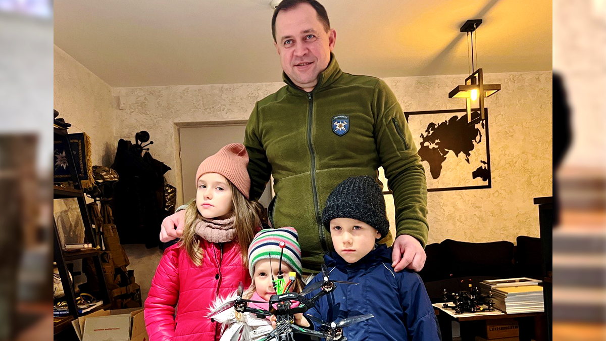 Допомагала ще у маминому животику | Едельвейсам передали дрон від новонародженої Даринки 1