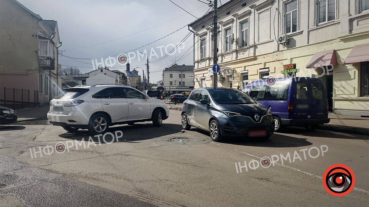 Вдруге за місяць | На перехресті вулиць Мазепи-Козланюка не розминулися дві автівки