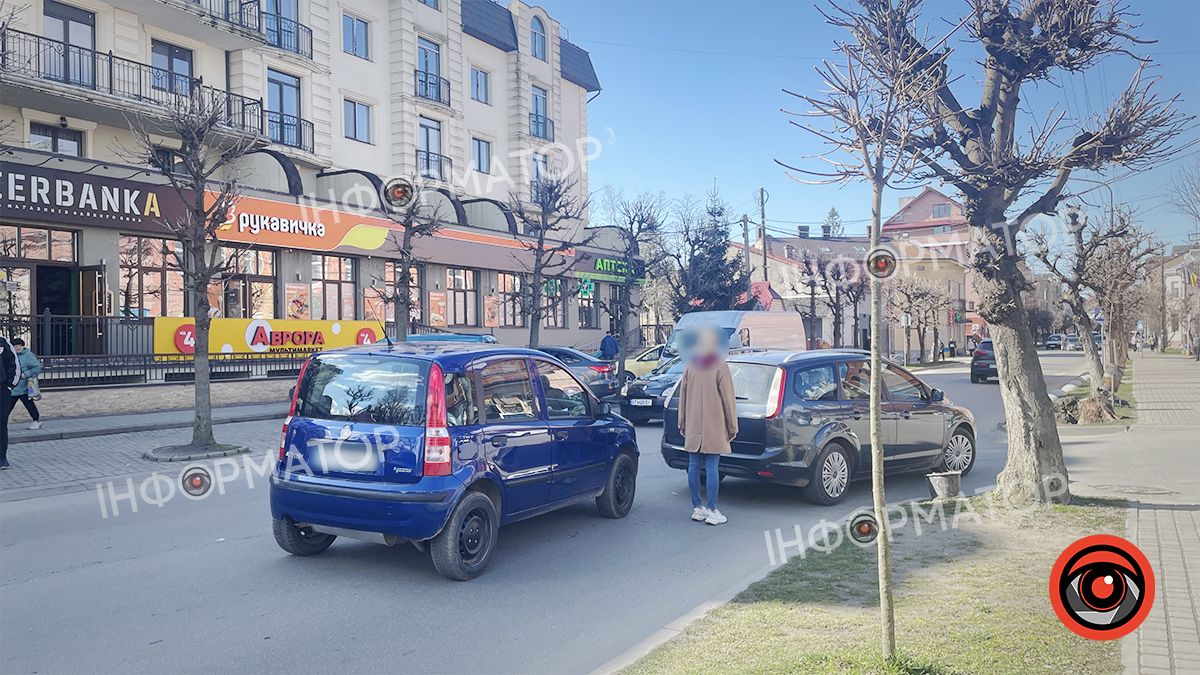 На Січових Стрільців у Коломиї "Fiat" наздогнав "Ford" 2