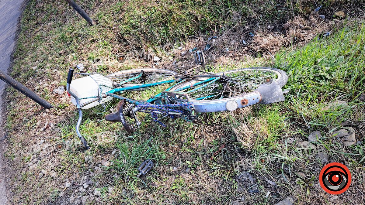 На Коломийщині під колесами буса опинився велосипедист