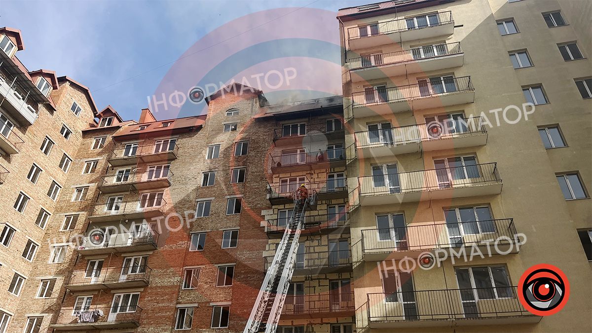 З палаючої новобудови у Коломиї рятують людей. Оновлюється