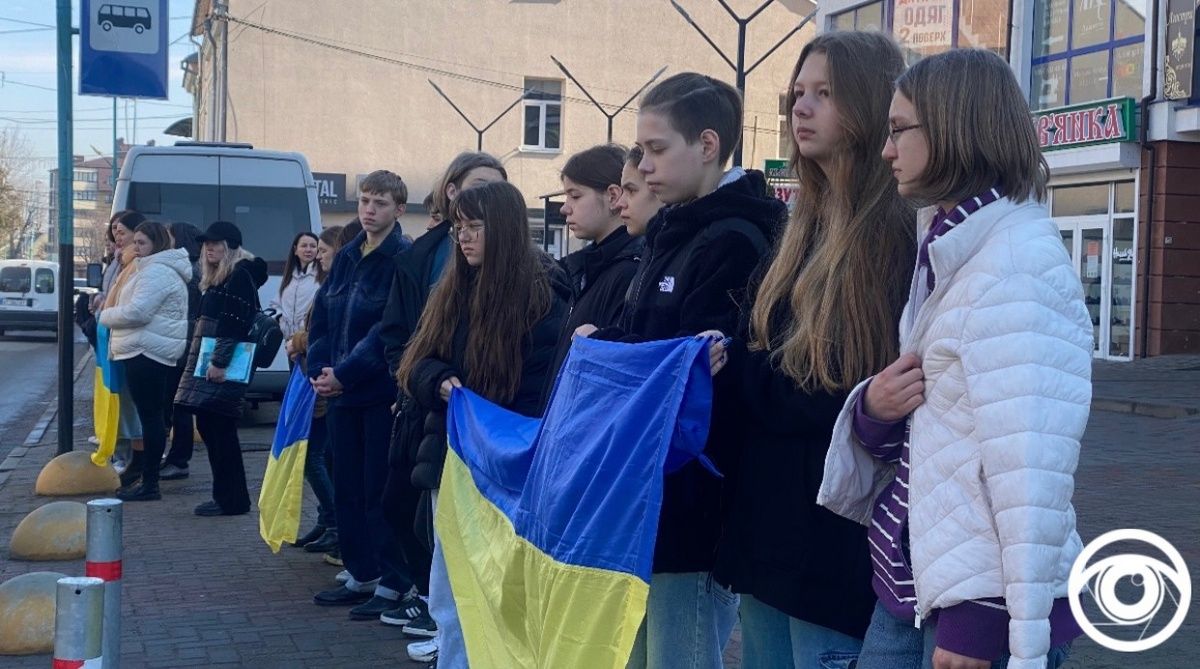 У Надвірній віддали останню шану загиблому 22-річному воїну Андрію Типусяку 5