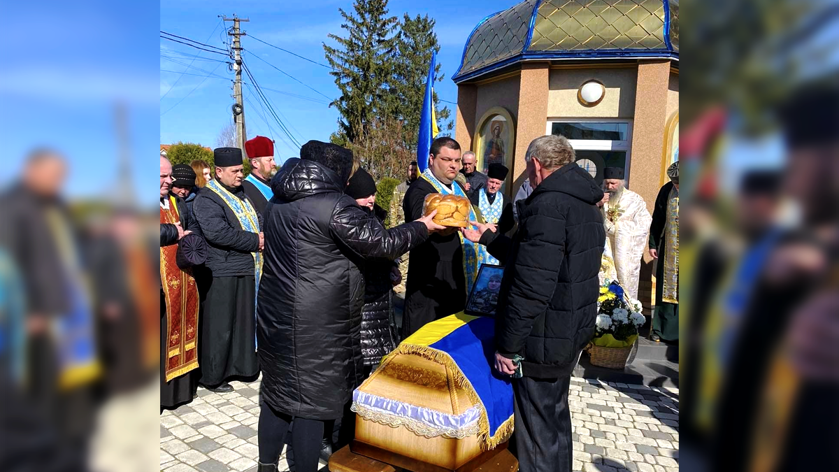 Городенківська громада віддала останню шану загиблому воїну Михайлу Осадчуку 4