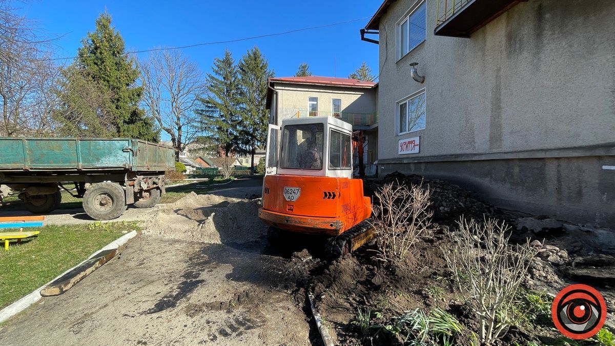 У Городенці провели комунікації до укриття дитячого садочка 3
