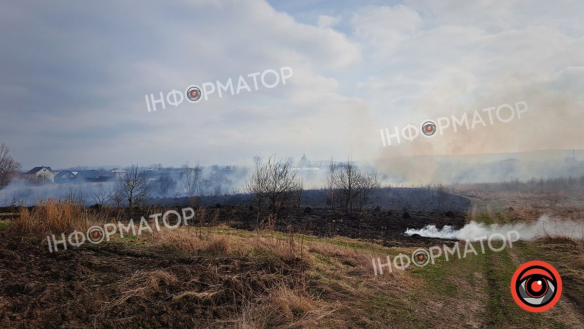 Під Коломиєю знову димлять поля 5