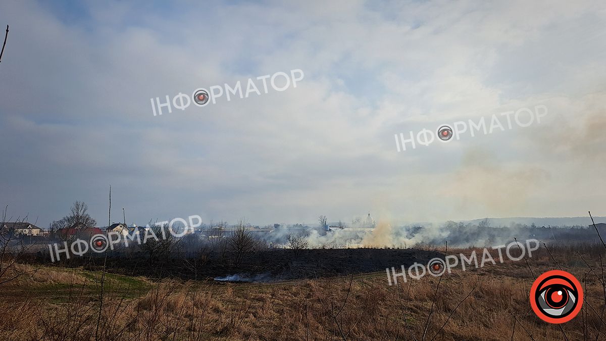 Під Коломиєю знову димлять поля 6