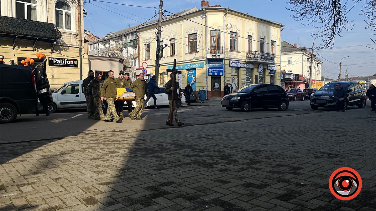 До рідної Коломиї назавжди повернувся воїн Назарій Гнатишак 3