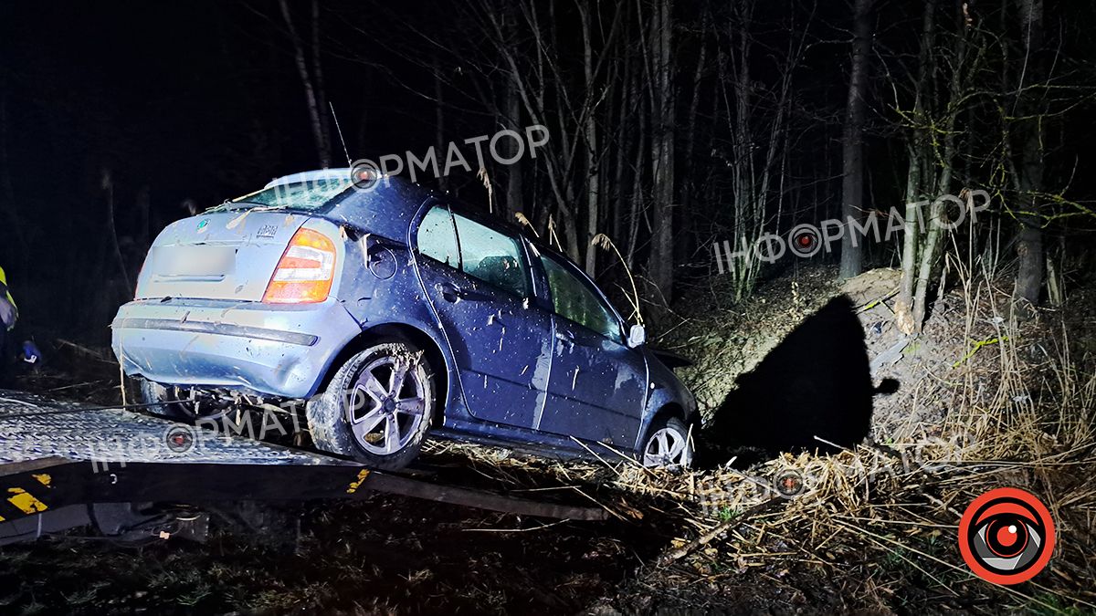 Неподалік Коломиї легковик злетів у кювет | Є постраждалі