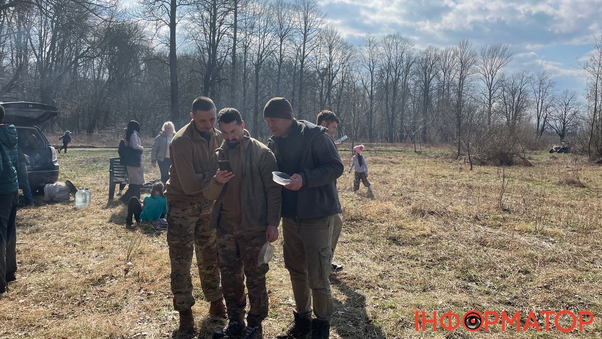 У Коломиї висадили 65 канадських дубів на Алеї Добровольців 7