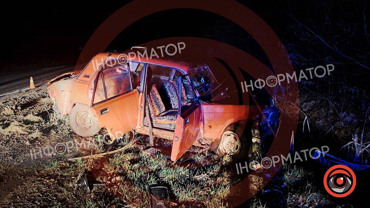 Вечірня ДТП на Коломийщині: авто злетіло з дороги 3