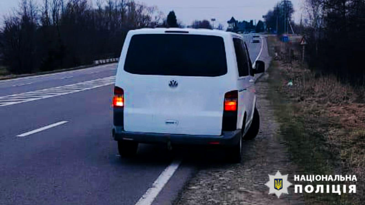 У Лісній Слобідці правоохоронці знайшли в автівці 20 зіп пакетів з наркотиками 1