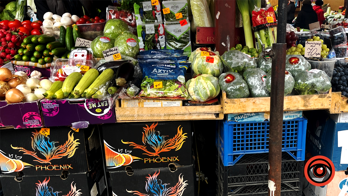 Скільки коштують овочі та зелень на ринку в Коломиї на початку весни 1