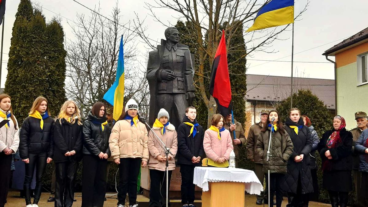 На Городенківщині вшанували 74-ту річницю від дня загибелі Романа Шухевича 1
