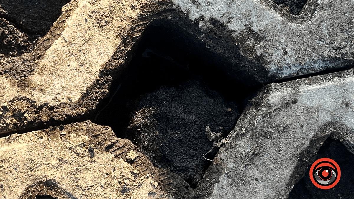 Новенька парковка біля Шевченківського озера вже почала руйнуватися 2