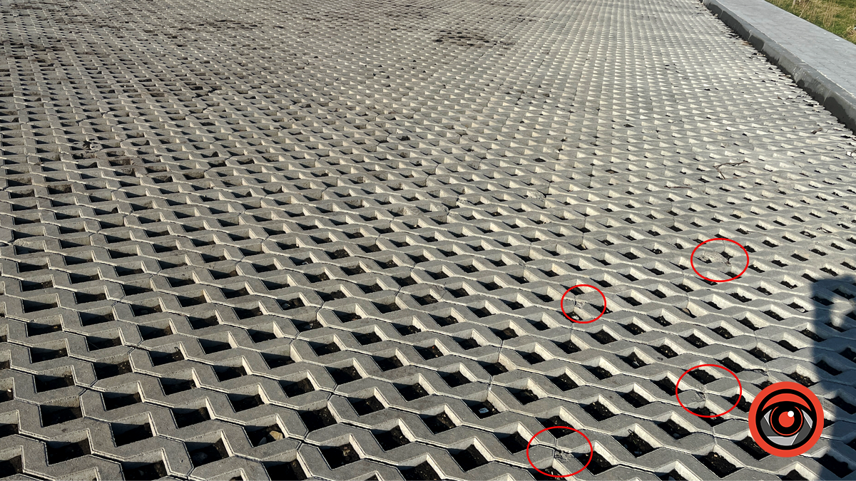 Новенька парковка біля Шевченківського озера вже почала руйнуватися 4