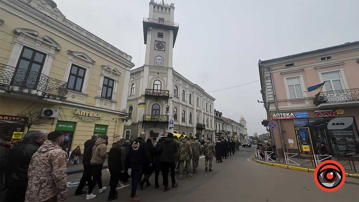 Коломияни віддали останню шану мужньому воїну Сергію Резніку 11
