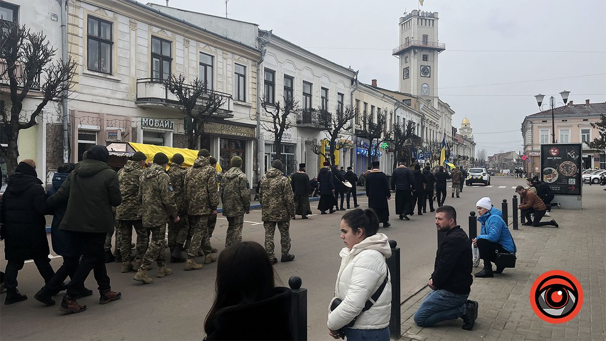 Коломияни віддали останню шану мужньому воїну Сергію Резніку 10