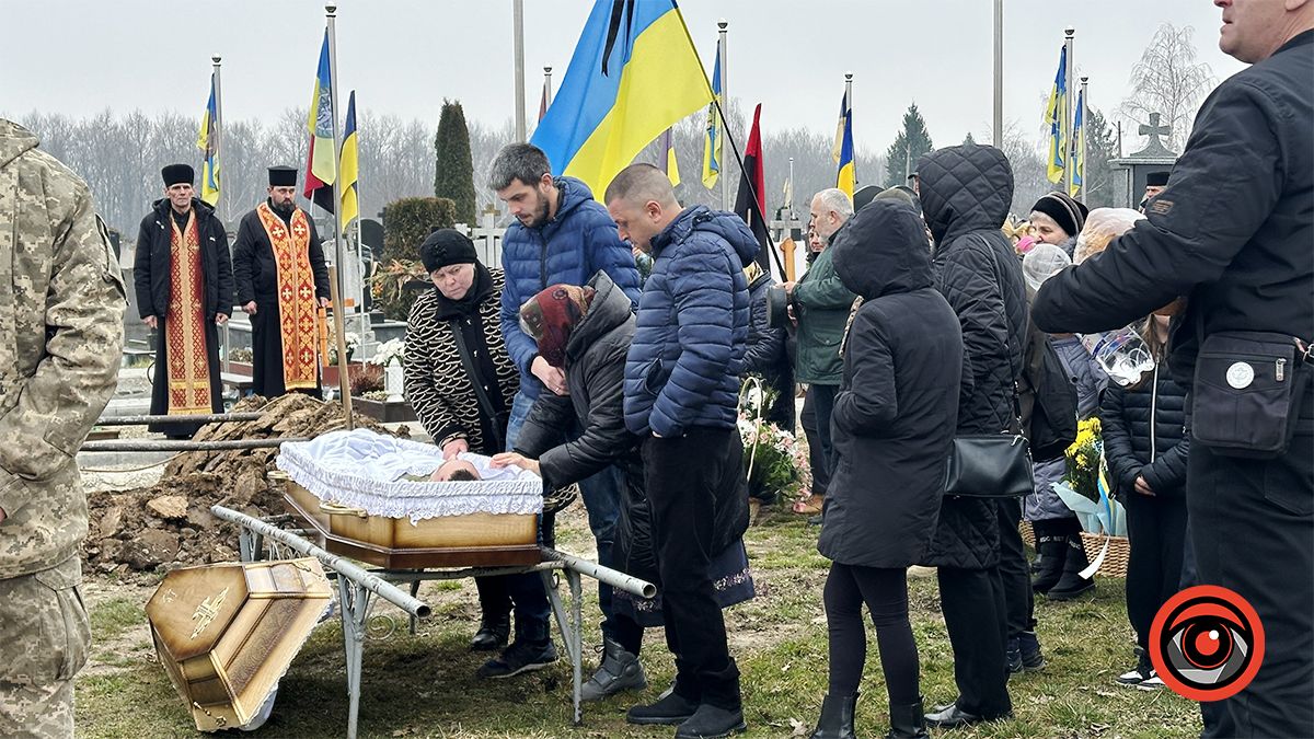 Сьогодні Коломия провела в останню путь Героя Назарія Гнатишака 8