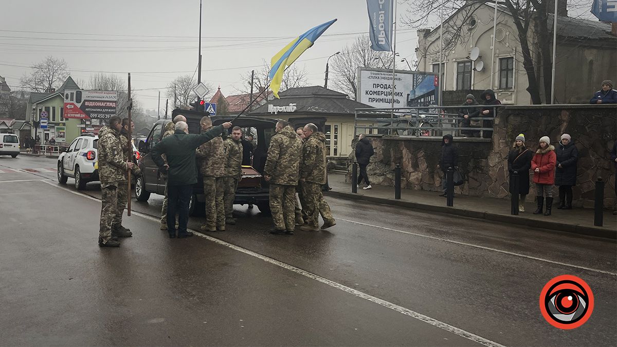 У Коломиї в останню дорогу провели захисника Сергія Резніка 12