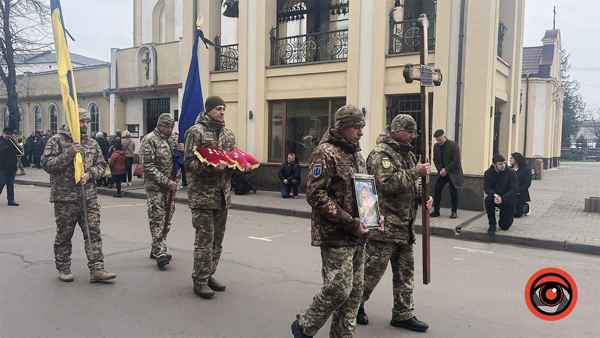 Коломияни віддали останню шану мужньому воїну Сергію Резніку 7