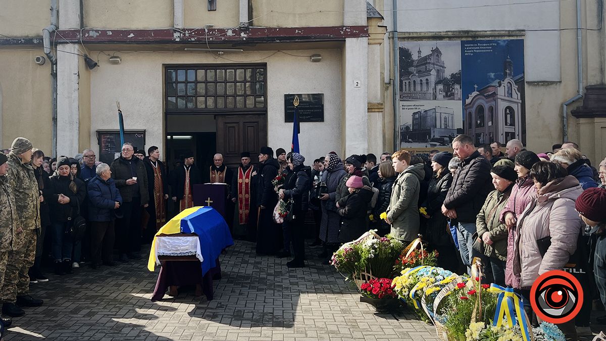 У Коломиї в останню дорогу провели добровольця Івана Борейка 8