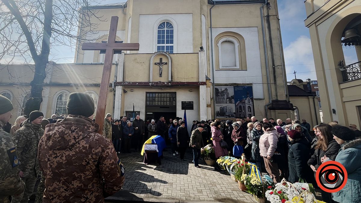 У Коломиї в останню дорогу провели добровольця Івана Борейка 6