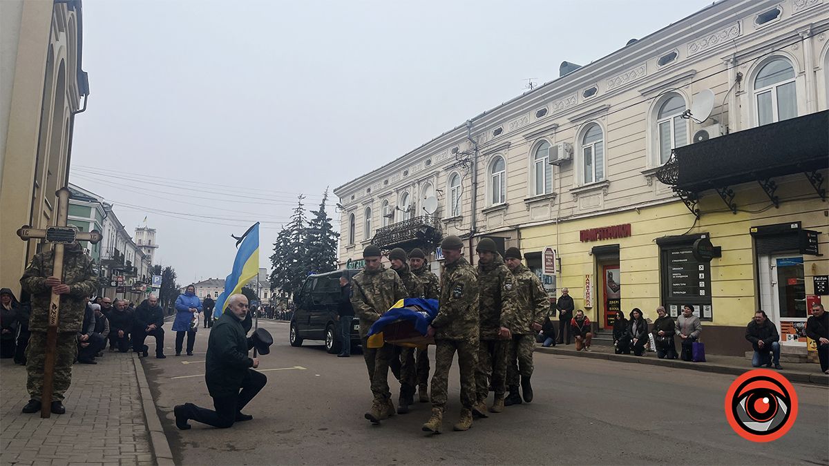 Коломияни віддали останню шану мужньому воїну Сергію Резніку 3