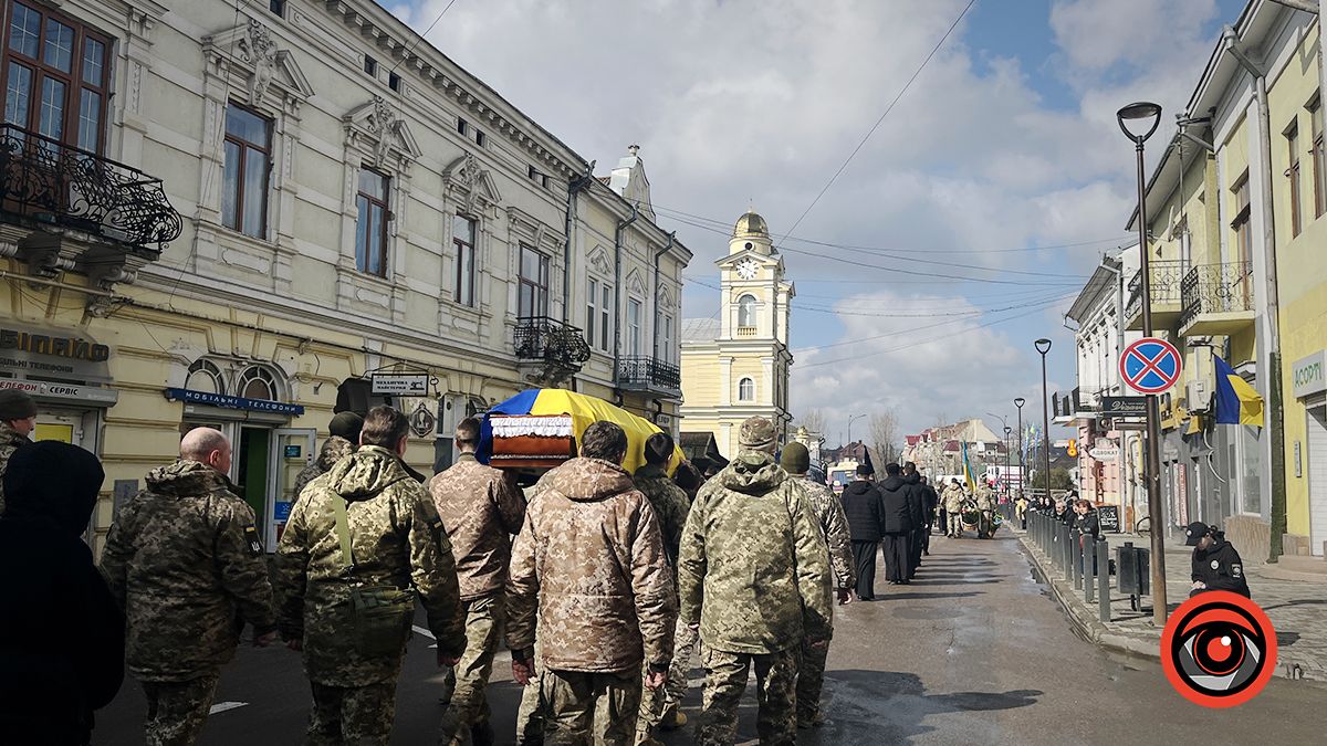 У Коломиї в останню дорогу провели добровольця Івана Борейка 18