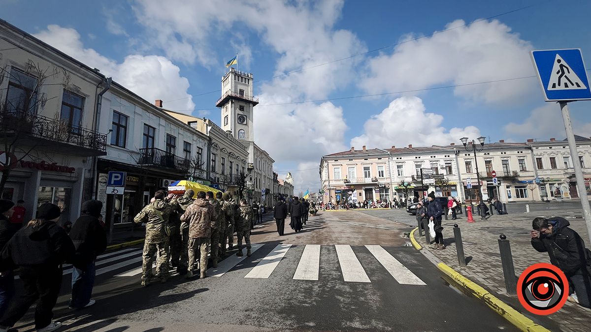 У Коломиї в останню дорогу провели добровольця Івана Борейка 15