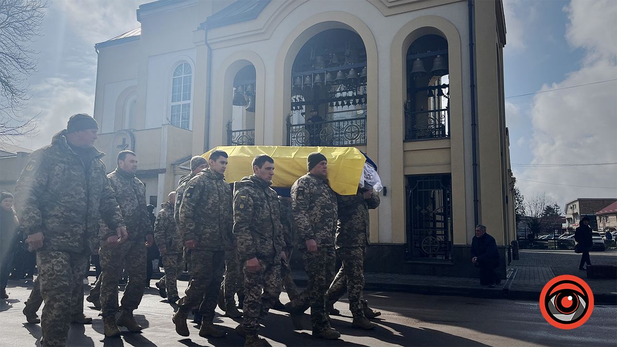 У Коломиї в останню дорогу провели добровольця Івана Борейка 11