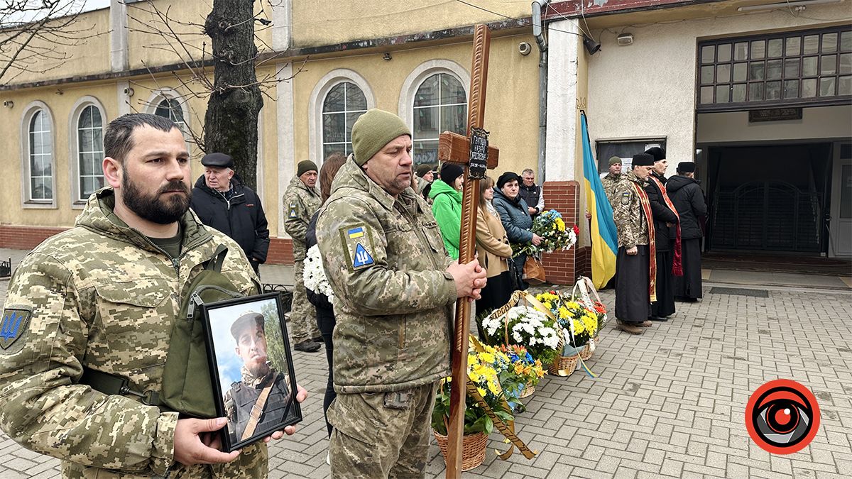 Сьогодні Коломия провела в останню путь Героя Назарія Гнатишака 1