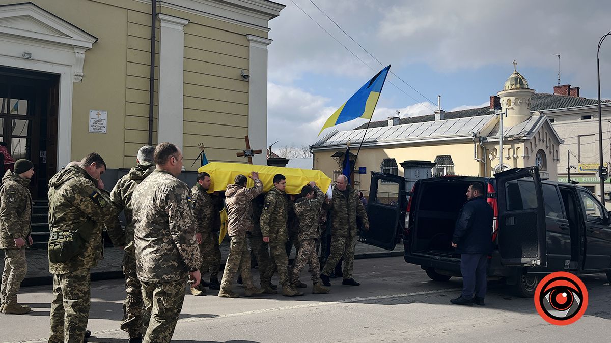 У Коломиї в останню дорогу провели добровольця Івана Борейка 20
