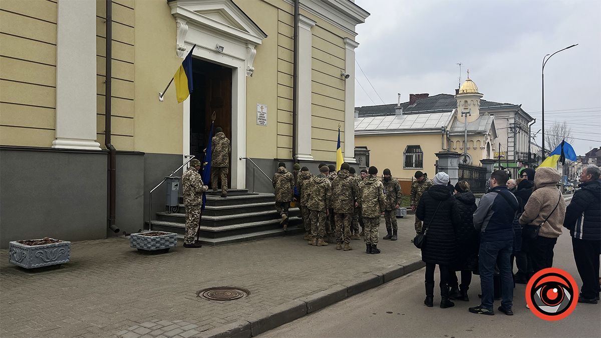Коломияни віддали останню шану мужньому воїну Сергію Резніку 15