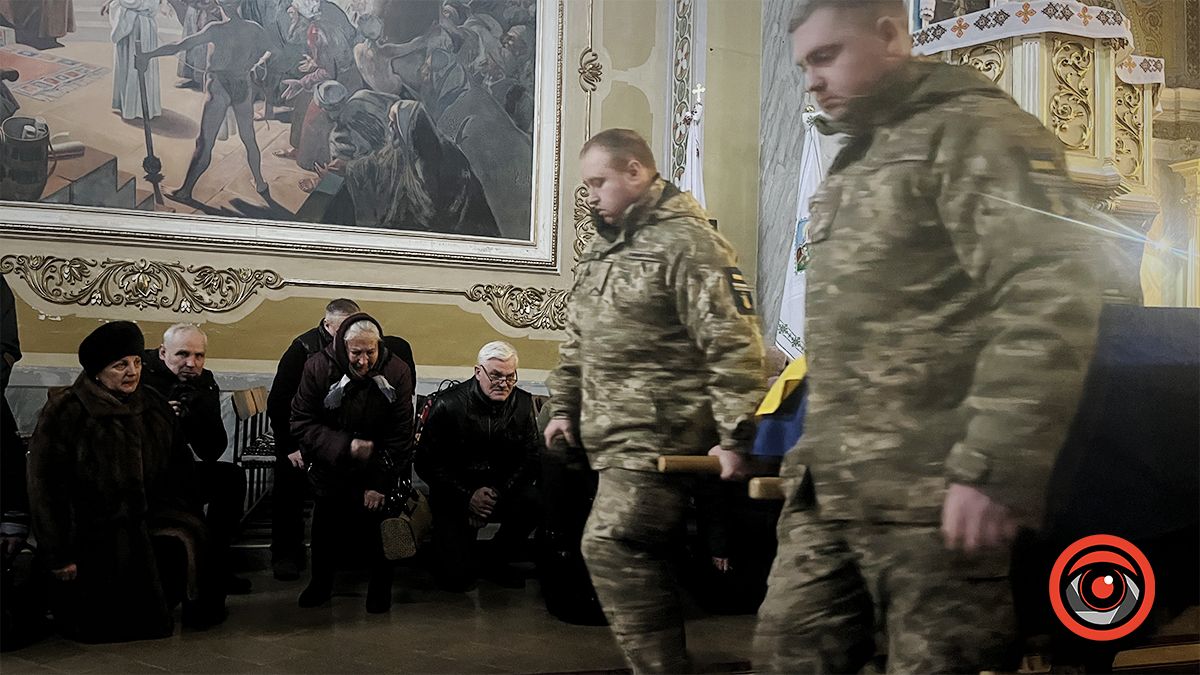У Коломиї в останню дорогу провели захисника Сергія Резніка 8