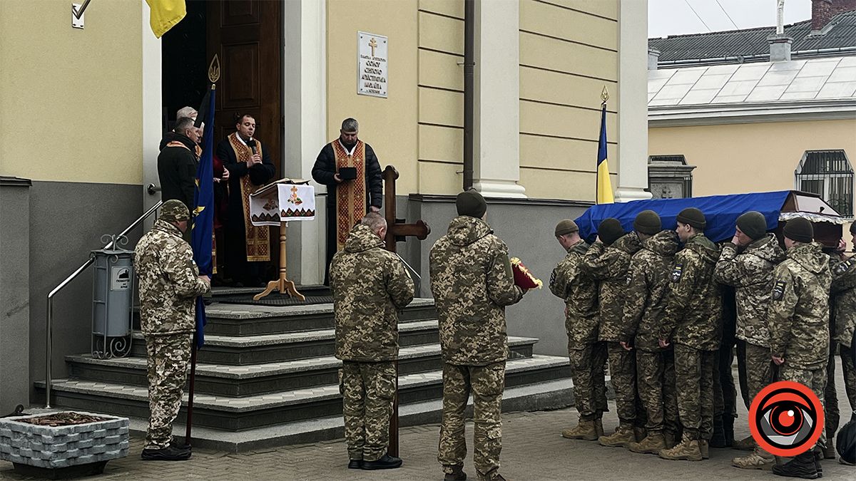 Коломияни віддали останню шану мужньому воїну Сергію Резніку 14