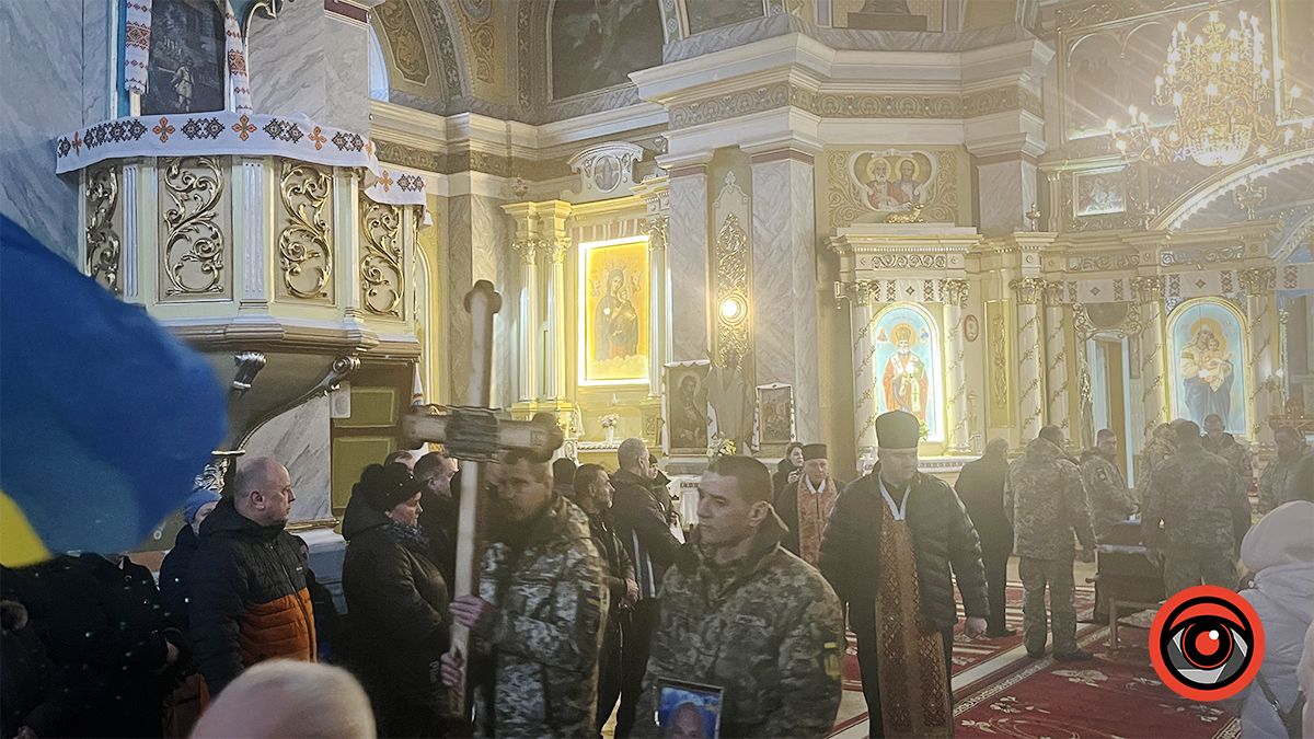 У Коломиї в останню дорогу провели захисника Сергія Резніка 7