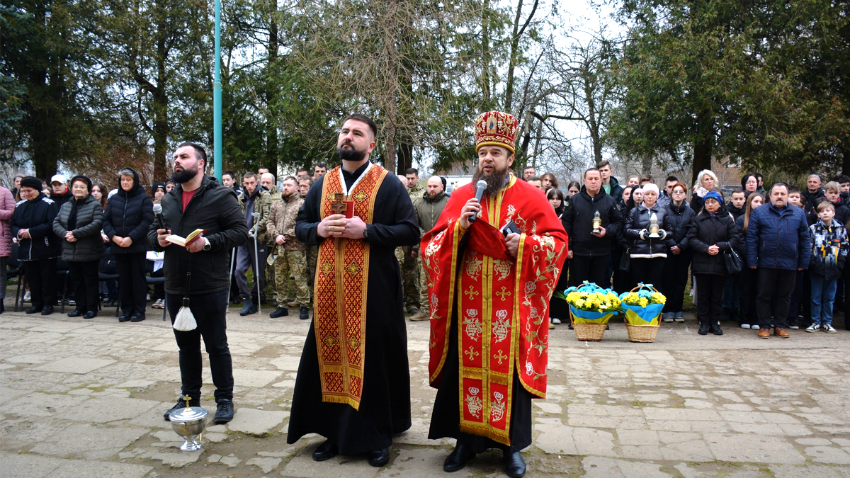 У Надвірній відкрили меморіальну дошку юному Герою Роману Попадинцю 1