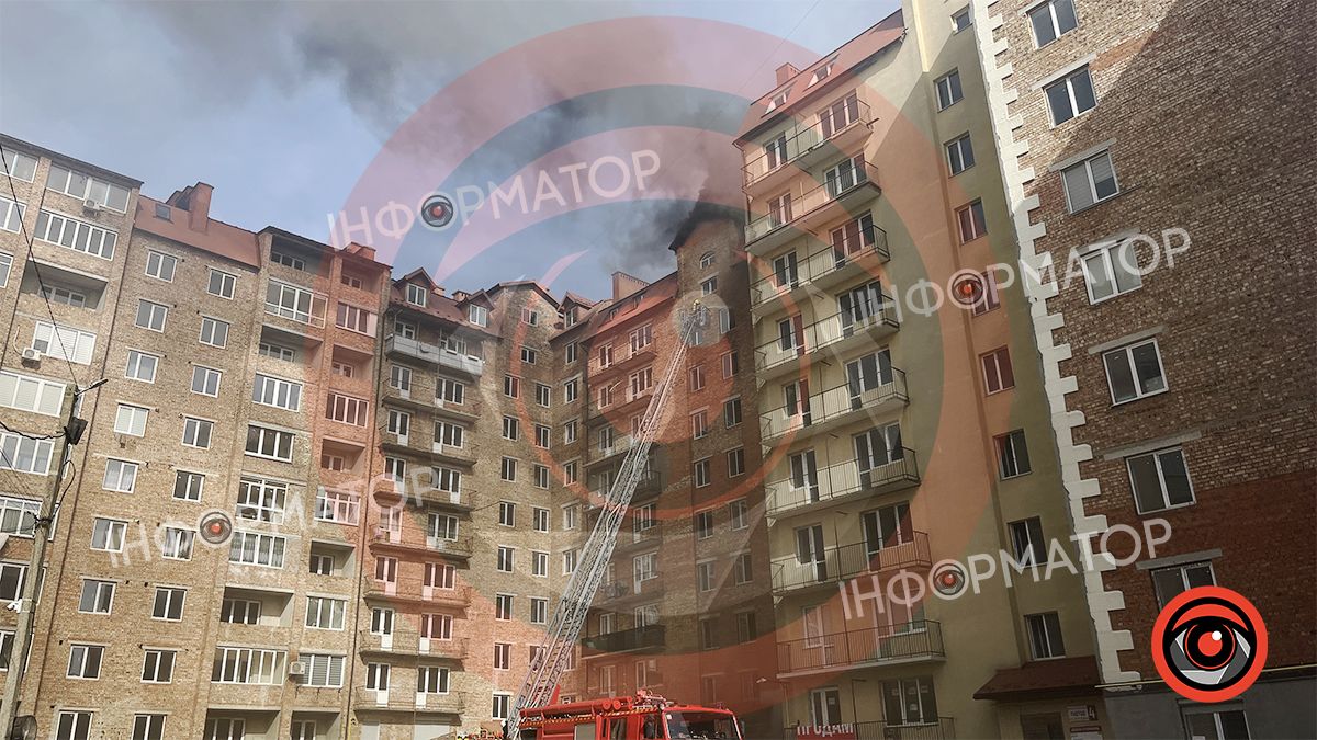 У Коломиї горить новобудова. Фото 6
