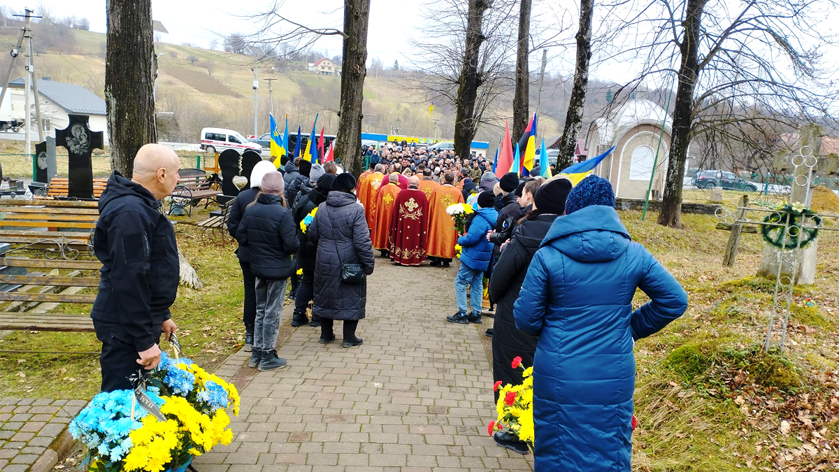 На Надвірнянщині попрощалися з 27-річним Героєм Олексієм Карпенком 2