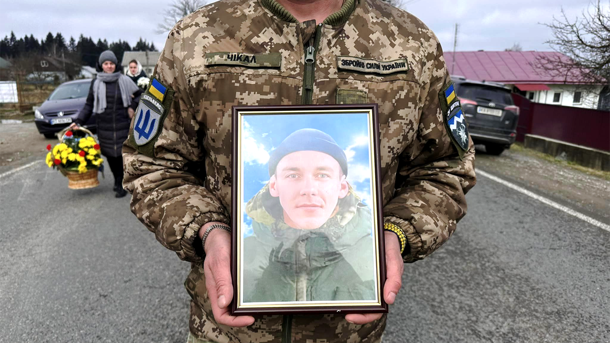 На Надвірнянщині попрощалися з 27-річним Героєм Олексієм Карпенком