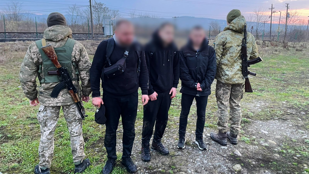 Хотів втекти за кордон, але зламав ногу під парканом неподалік Тиси 2