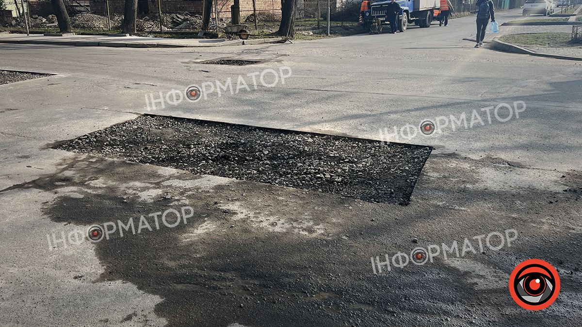 Біля поліклініки у Коломиї мають латати дорогу 2