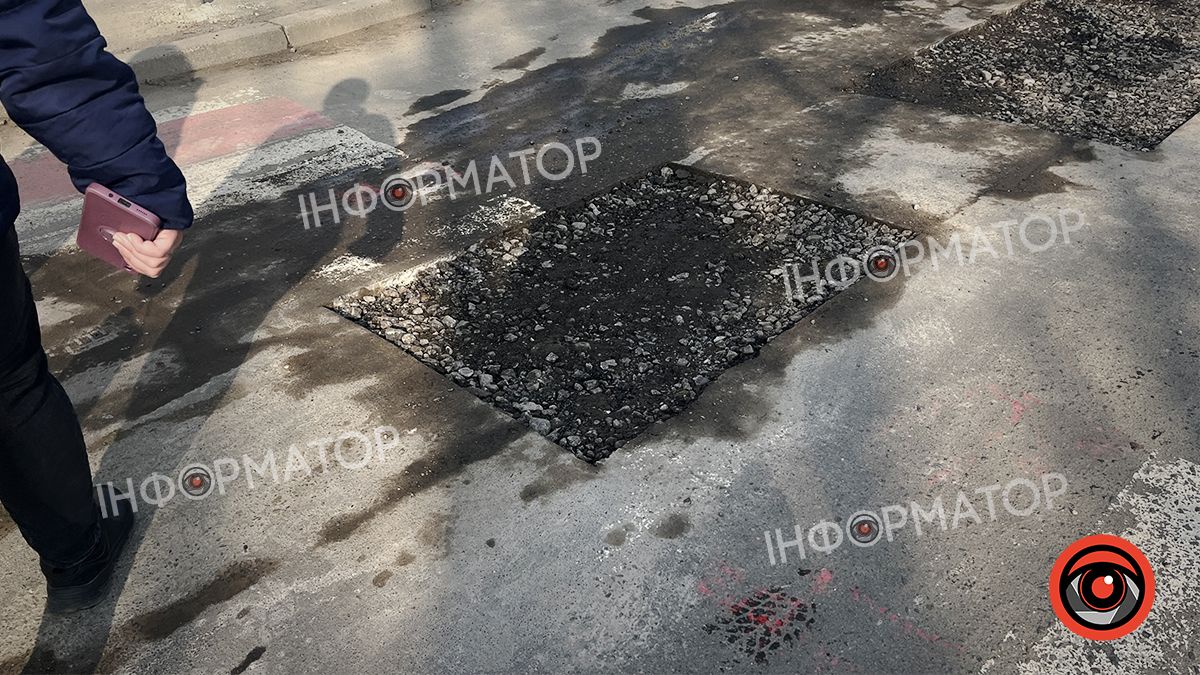 Біля поліклініки у Коломиї мають латати дорогу 3