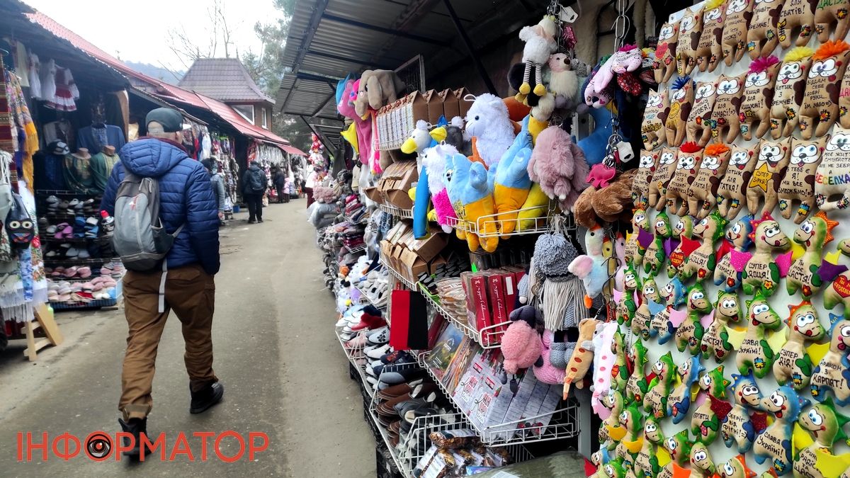 Гуцульський колорит, карпатські ягоди і... китайські гуси: базар у Яремче 5