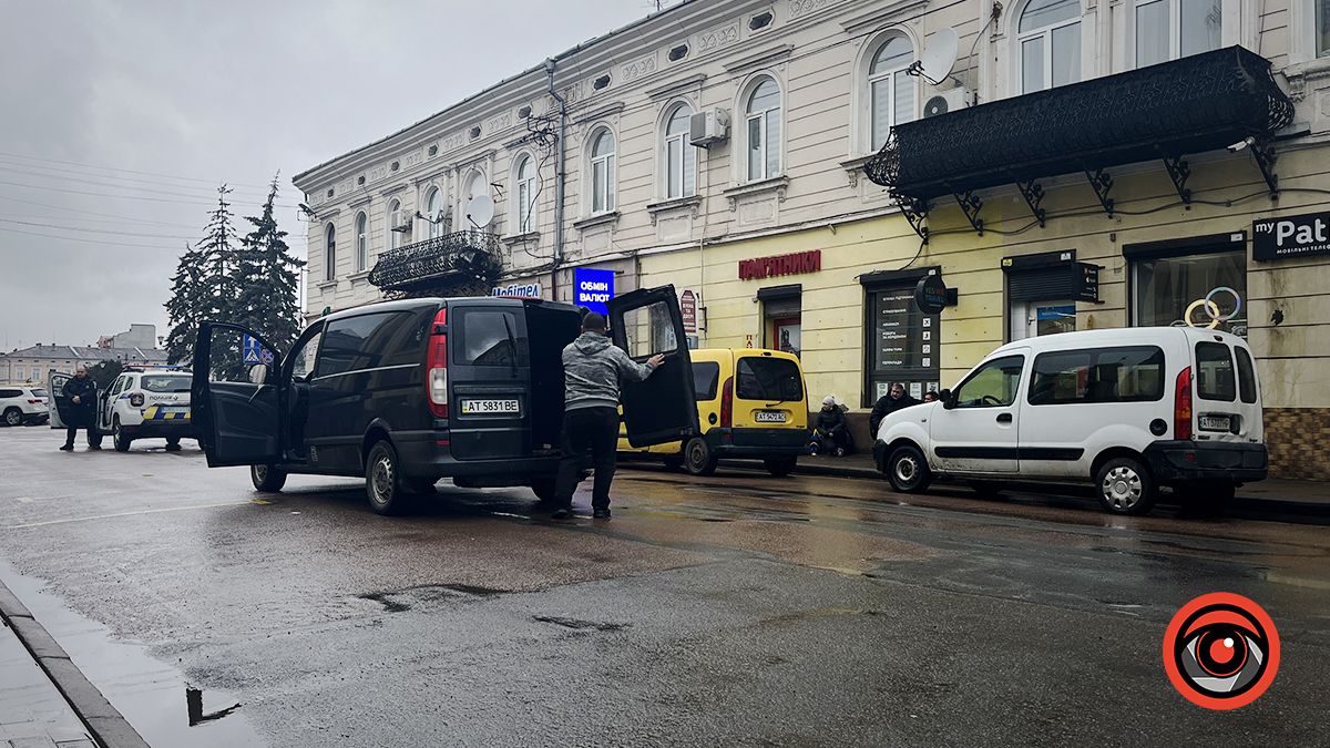 Коломияни зустрічали скорботний кортеж з тілом захисника Івана Борейка 4